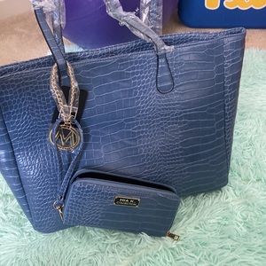 NWT MIA K COLLECTION BLUE MAGNET CLOSURE GORGEOUS WITH FULL WALLET